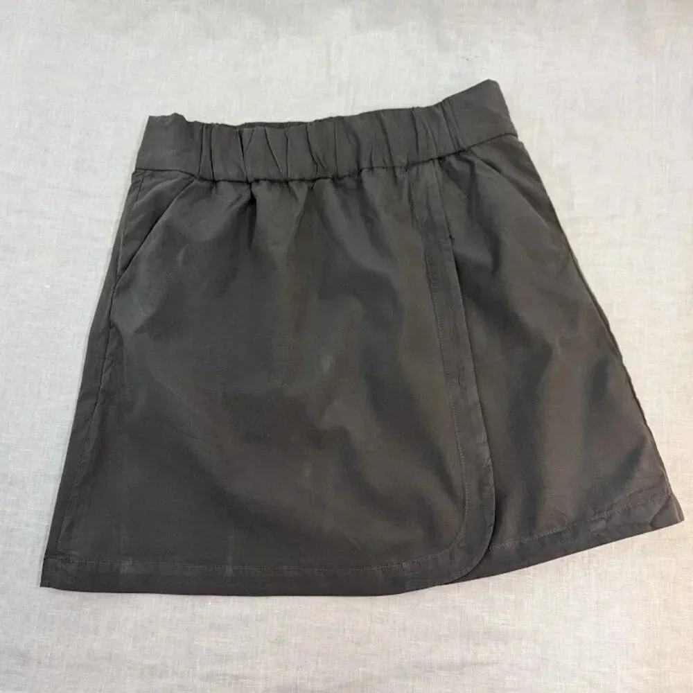 Land's End Canvas, split side gray mini skirt with pockets, women's size 4